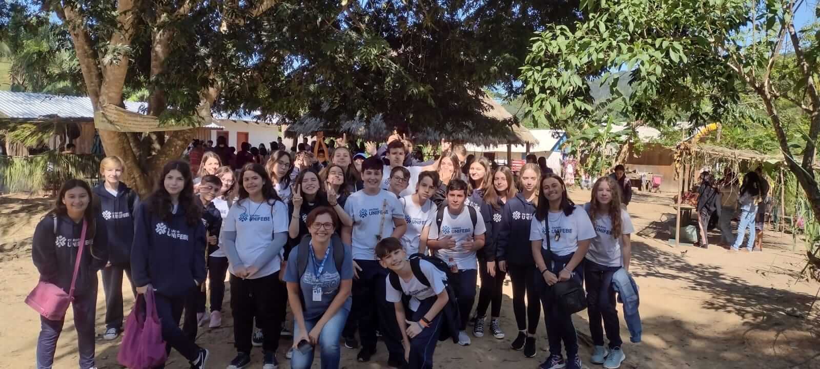 Estudantes do 7º ano do Colégio UNIFEBE visitam aldeia indígena em Major Gercino