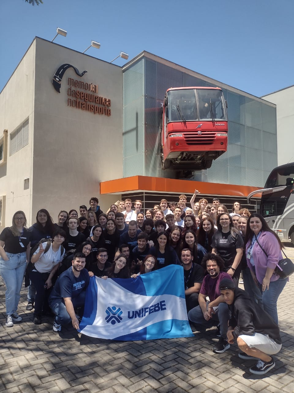 Grêmio Estudantil do Colégio UNIFEBE realiza viagem de estudos para Curitiba