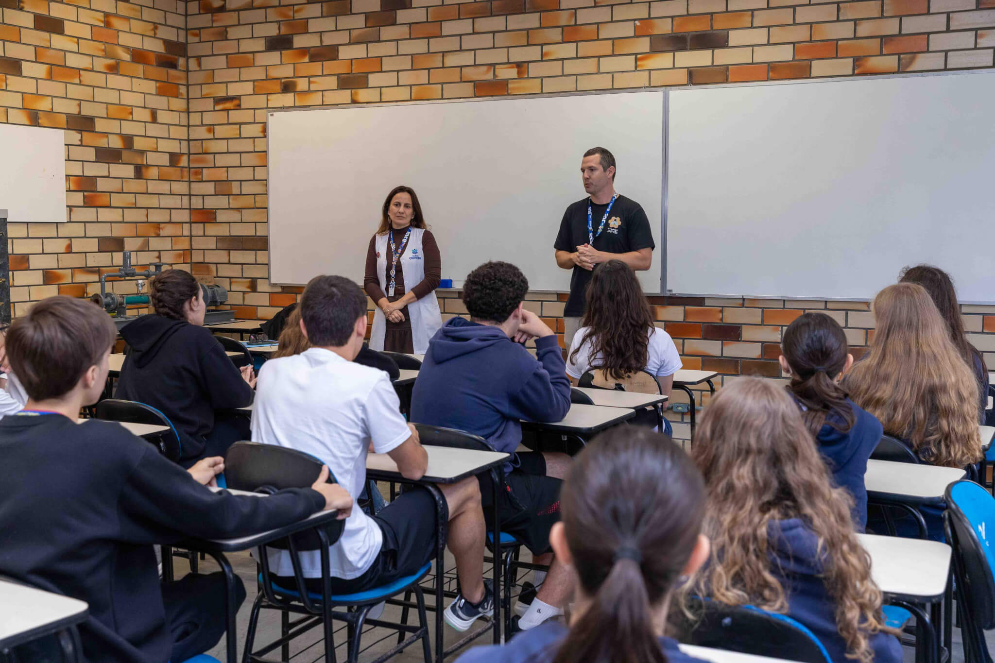 Estudantes do Colégio UNIFEBE são certificados por participação na Olimpíada de Espanhol
